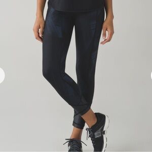 Lululemon Pace Queen Tight *Full-On Luxtreme
Wind Chill Deep Navy Black